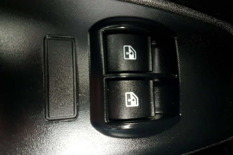 Fiat Doblo MAXI 5 OSÓB DŁUGI KLIMA 6-BIEGÓW KRAJOWY 2X DRZWI BOCZNE PRZESUWNE zdjęcie 9