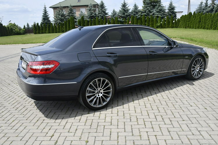 Mercedes E 200 2.2cdi Serwis.Klimatr 2 str.DVD.Skóry.Kam.Cof.Asystent Parkowania.Ledy zdjęcie 11