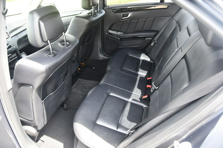 Mercedes E 200 2.2cdi Serwis.Klimatr 2 str.DVD.Skóry.Kam.Cof.Asystent Parkowania.Ledy zdjęcie 19