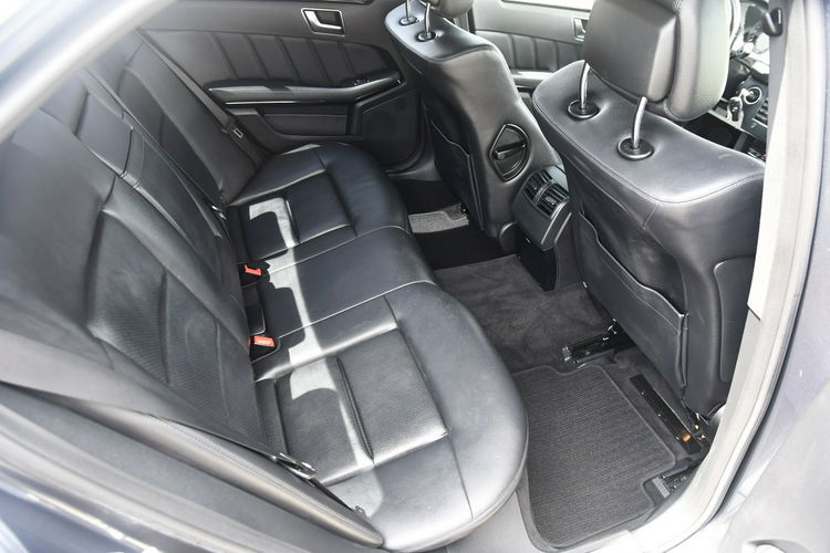 Mercedes E 200 2.2cdi Serwis.Klimatr 2 str.DVD.Skóry.Kam.Cof.Asystent Parkowania.Ledy zdjęcie 21