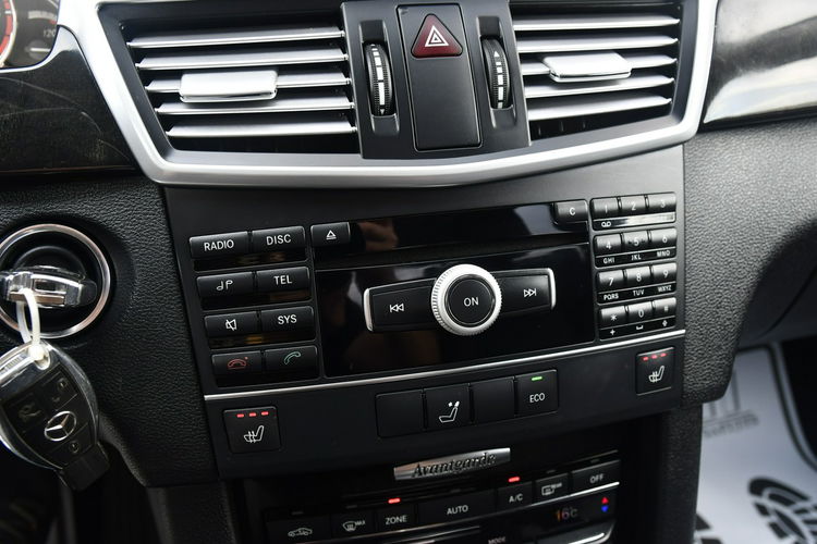Mercedes E 200 2.2cdi Serwis.Klimatr 2 str.DVD.Skóry.Kam.Cof.Asystent Parkowania.Ledy zdjęcie 29