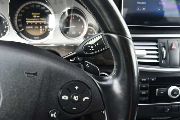 Mercedes E 200 2.2cdi Serwis.Klimatr 2 str.DVD.Skóry.Kam.Cof.Asystent Parkowania.Ledy zdjęcie 31