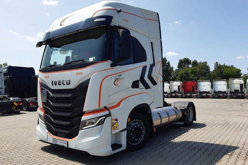 samochód dostawczy Iveco zdjęcie 1