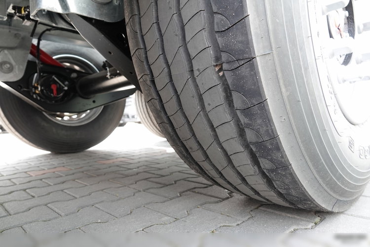 ZASŁAW Zasław WYWROTKA 28 m3 / FABRYCZNIE NOWA / STALOWA / RYNNA WANNA HP / OŚ PODNOSZONA / SAF / 2025 ROK zdjęcie 16