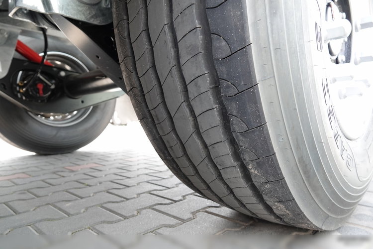 ZASŁAW Zasław WYWROTKA 28 m3 / FABRYCZNIE NOWA / STALOWA / RYNNA WANNA HP / OŚ PODNOSZONA / SAF / 2025 ROK zdjęcie 17