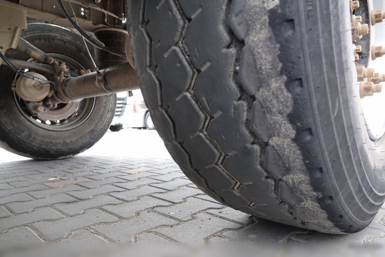 Schmitz WYWROTKA / 24 m3 /  RYNNA STALOWA  / OŚ PODNOSZONA / AUTOMATYCZNA  PLANDEKA / KAMERA COFANIA / SPROWADZONA zdjęcie 18