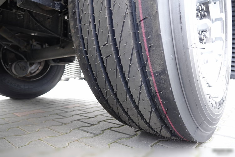 Krone / FIRANKA / STANDARD / OPONY 100% / DACH PODNOSZONY / OŚ PODNOSZONA zdjęcie 23