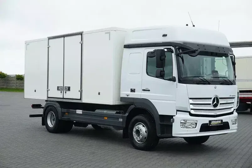 samochód ciężarowy Mercedes zdjęcie 1