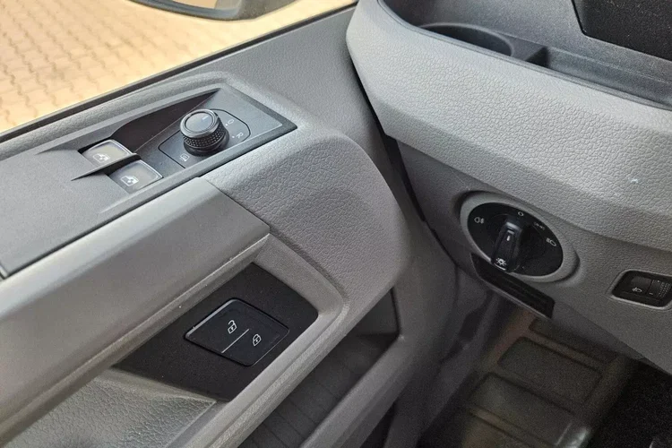 Volkswagen Crafter L3H2 99999zł NETTO Brygadówka 6 osób 2.0TDi/140KM zdjęcie 23