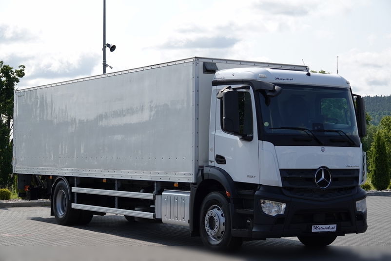 samochód ciężarowy Mercedes zdjęcie 1