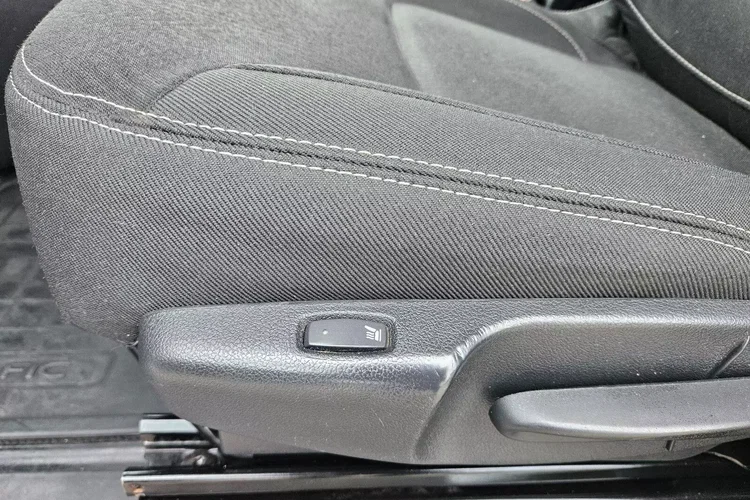 Renault Trafic L2H1 84900zł NETTO Brygadówka 6 osób 2.0dCi/120KM zdjęcie 18