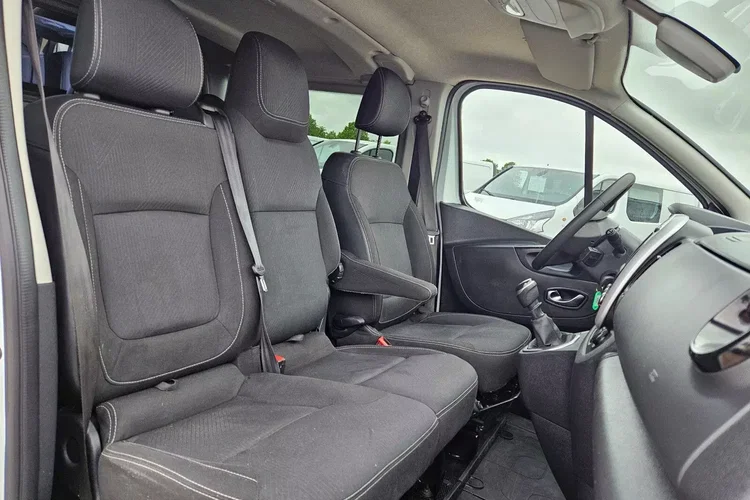 Renault Trafic L2H1 84900zł NETTO Brygadówka 6 osób 2.0dCi/120KM zdjęcie 27