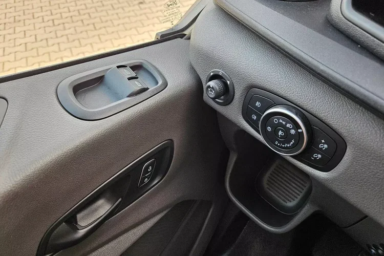 Ford transit Kontener 8 ePAL 79999zł NETTO 2.0 TdCi/131KM zdjęcie 21