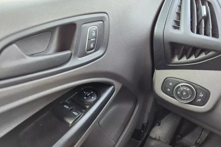 Ford Transit-Connect L2H1 41999zł NETTO 1.5 TdCi/120KM zdjęcie 21