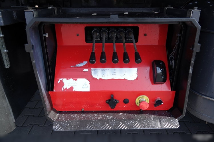 DAF CF 460 / 8x2/  LAWETA / PLATFORMA / NAJAZDY HYDRAULICZNE / WYCIĄGARKA / oś skrętna i podnoszona / EURO 6 zdjęcie 29