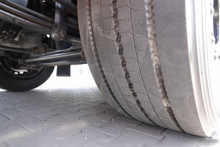 DAF CF 460 / 8x2/  LAWETA / PLATFORMA / NAJAZDY HYDRAULICZNE / WYCIĄGARKA / oś skrętna i podnoszona / EURO 6 zdjęcie 30