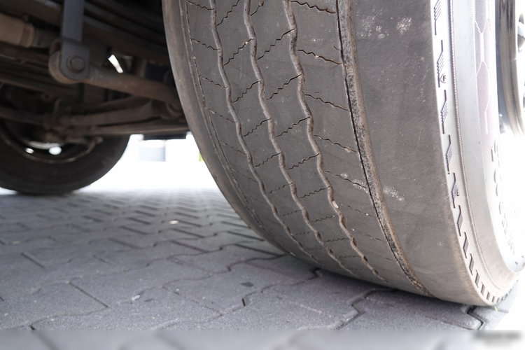 DAF CF 460 / 8x2/  LAWETA / PLATFORMA / NAJAZDY HYDRAULICZNE / WYCIĄGARKA / oś skrętna i podnoszona / EURO 6 zdjęcie 31