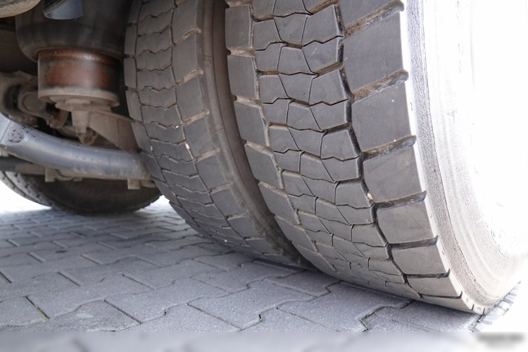 DAF CF 460 / 8x2/  LAWETA / PLATFORMA / NAJAZDY HYDRAULICZNE / WYCIĄGARKA / oś skrętna i podnoszona / EURO 6 zdjęcie 33