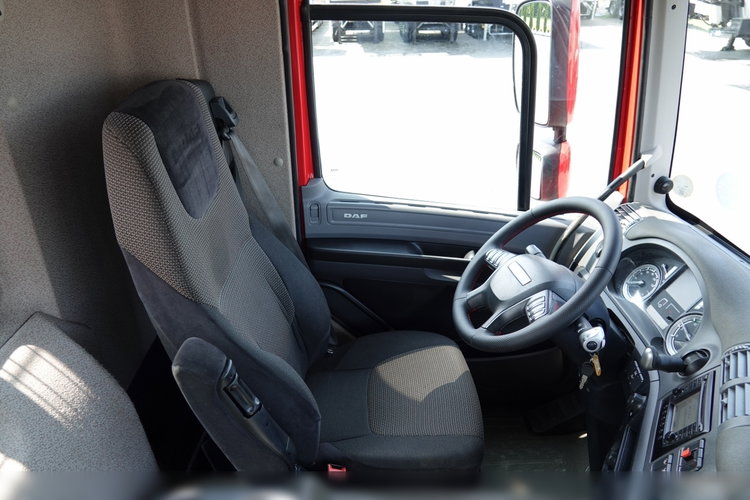 DAF CF 460 / 8x2/  LAWETA / PLATFORMA / NAJAZDY HYDRAULICZNE / WYCIĄGARKA / oś skrętna i podnoszona / EURO 6 zdjęcie 41