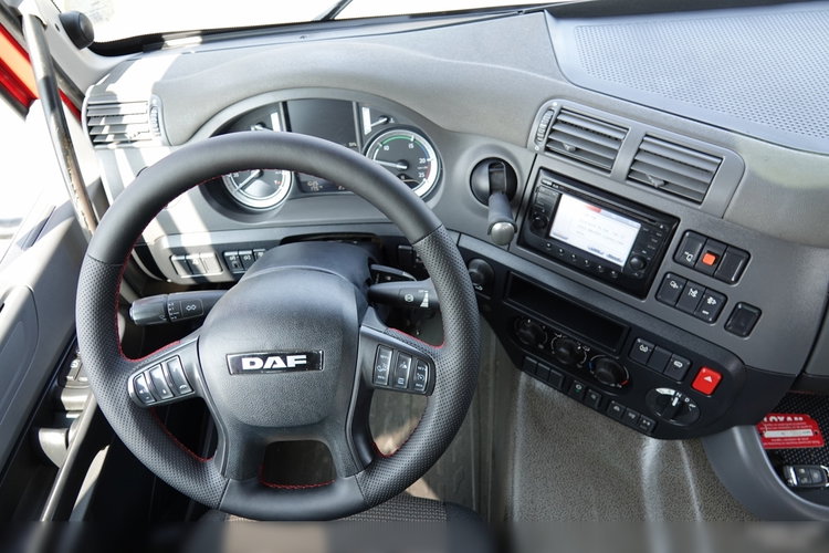 DAF CF 460 / 8x2/  LAWETA / PLATFORMA / NAJAZDY HYDRAULICZNE / WYCIĄGARKA / oś skrętna i podnoszona / EURO 6 zdjęcie 43