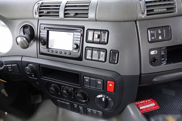 DAF CF 460 / 8x2/  LAWETA / PLATFORMA / NAJAZDY HYDRAULICZNE / WYCIĄGARKA / oś skrętna i podnoszona / EURO 6 zdjęcie 44