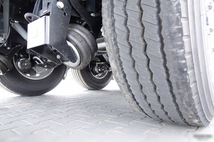 Wielton / WYWROTKA ALUMINIOWA 30 M3 / FABRYCZNIE NOWA 2025 ROK / ALUFELGI / OŚ PODNOSZONA /  DOSTĘPNA OD RĘKI zdjęcie 15