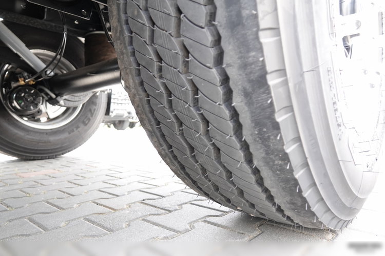 Wielton / WYWROTKA ALUMINIOWA 30 M3 / FABRYCZNIE NOWA 2025 ROK / ALUFELGI / OŚ PODNOSZONA /  DOSTĘPNA OD RĘKI zdjęcie 17