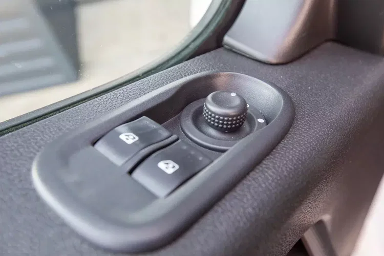 Renault Master 2.3 KONTENER + WINDA Silnik 1-Turbo zdjęcie 17