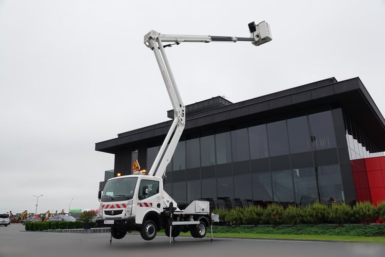 Renault MAXITY 130.35 / ZWYŻKA 20 METRÓW / PODNOŚNIK KOSZOWY KLUBB VAT-66-NLX / KOSZ 2 OSOBOWY - 250 KG / PO KONTRAKCIE SERWISOWYM zdjęcie 2