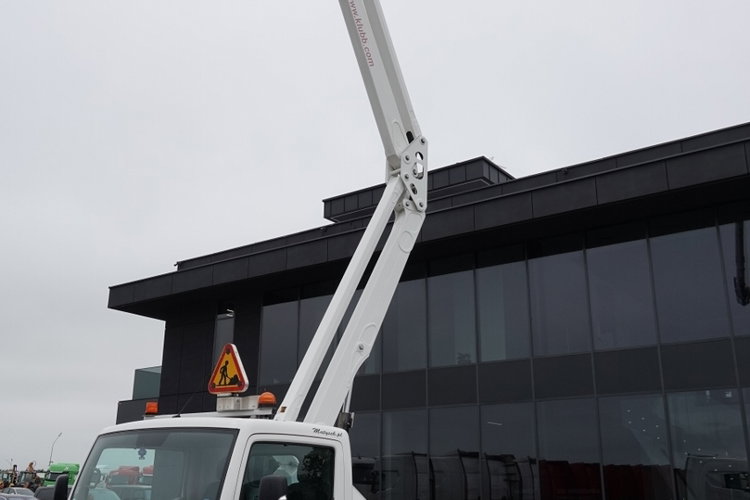 Renault MAXITY 130.35 / ZWYŻKA 20 METRÓW / PODNOŚNIK KOSZOWY KLUBB VAT-66-NLX / KOSZ 2 OSOBOWY - 250 KG / PO KONTRAKCIE SERWISOWYM zdjęcie 3