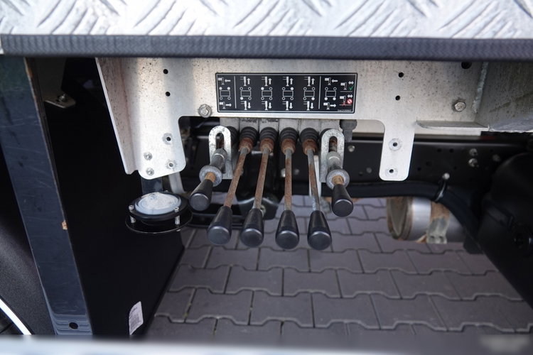 Renault MAXITY 130.35 / ZWYŻKA 20 METRÓW / PODNOŚNIK KOSZOWY KLUBB VAT-66-NLX / KOSZ 2 OSOBOWY - 250 KG / PO KONTRAKCIE SERWISOWYM zdjęcie 39