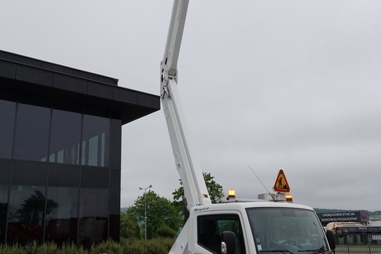 Renault MAXITY 130.35 / ZWYŻKA 20 METRÓW / PODNOŚNIK KOSZOWY KLUBB VAT-66-NLX / KOSZ 2 OSOBOWY - 250 KG / PO KONTRAKCIE SERWISOWYM zdjęcie 6