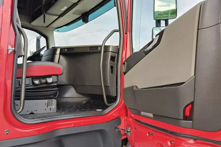 Volvo FH4 500 / AUTOMAT / LOW DECK / ACC / I-SHIFT / TV / zdjęcie 18