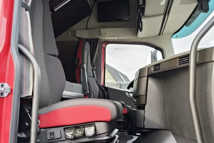 Volvo FH4 500 / AUTOMAT / LOW DECK / ACC / I-SHIFT / TV / zdjęcie 19