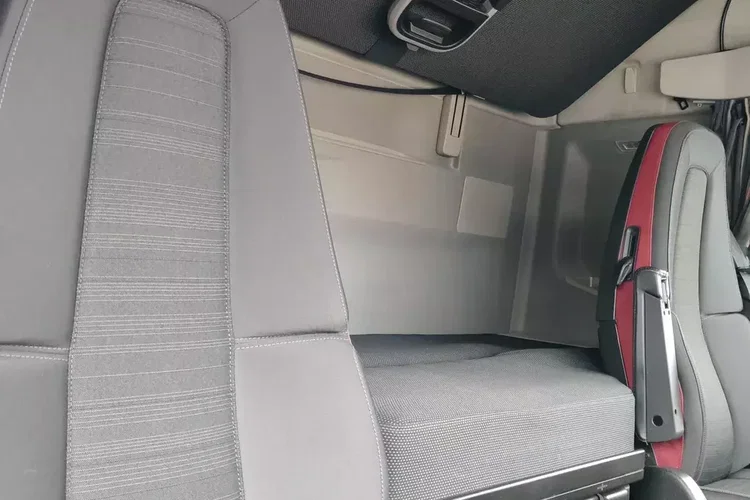 Volvo FH4 500 / AUTOMAT / LOW DECK / ACC / I-SHIFT / TV / zdjęcie 20