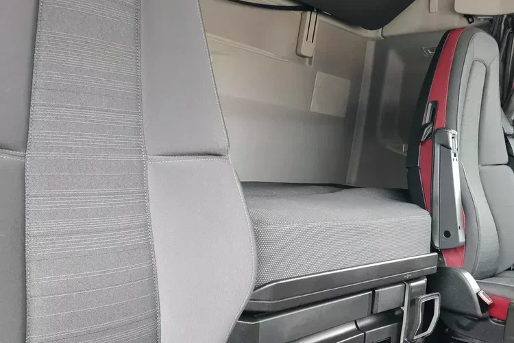 Volvo FH4 500 / AUTOMAT / LOW DECK / ACC / I-SHIFT / TV / zdjęcie 22