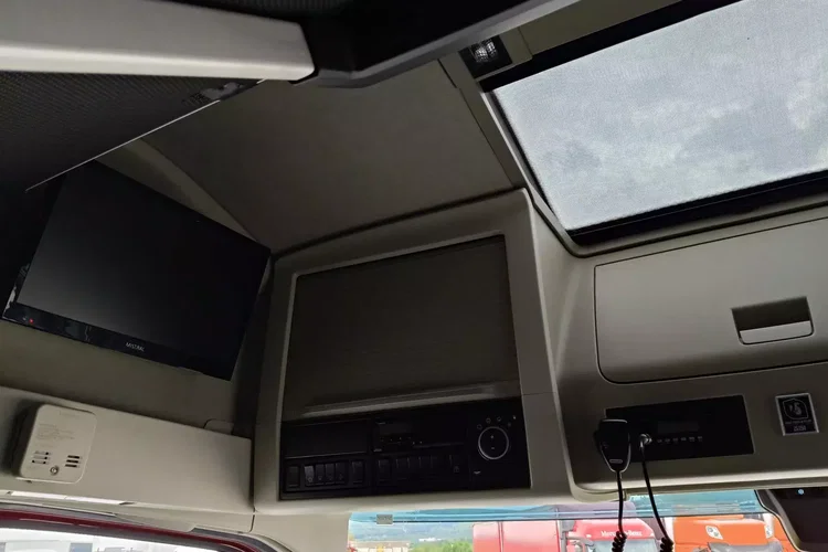 Volvo FH4 500 / AUTOMAT / LOW DECK / ACC / I-SHIFT / TV / zdjęcie 27