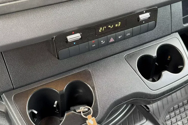 Mercedes 319 zdjęcie 25