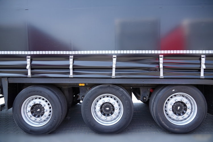 Schmitz -CARGOBULL / FIRANKA / VARIOS / 385/55 R22, 5 / DACH PODNOSZONY  zdjęcie 24