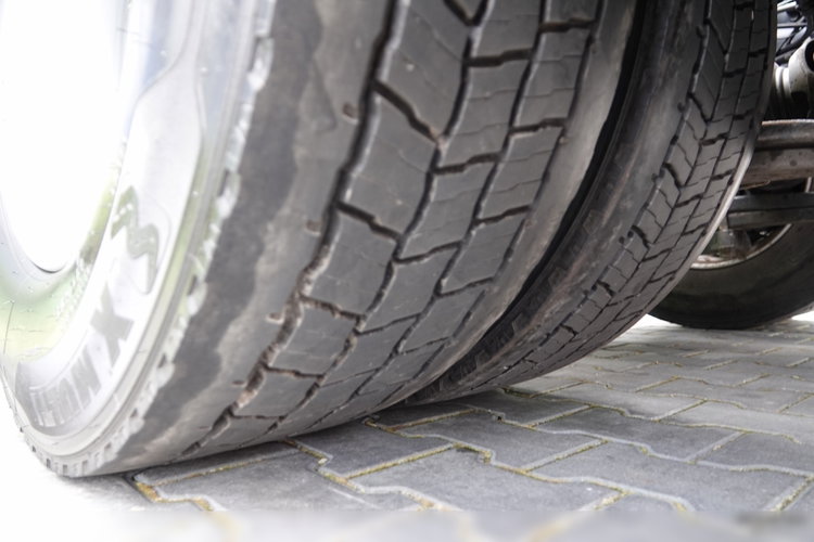 Scania R 410 / LNG / RETARDER / PRZÓD NA PODUSZKACH / 2020 ROK zdjęcie 23