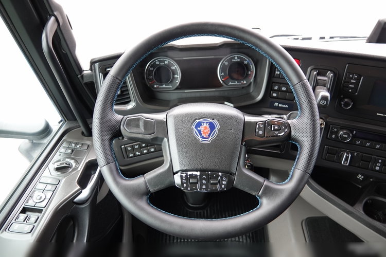 Scania R 410 / LNG / RETARDER / PRZÓD NA PODUSZKACH / 2020 ROK zdjęcie 32