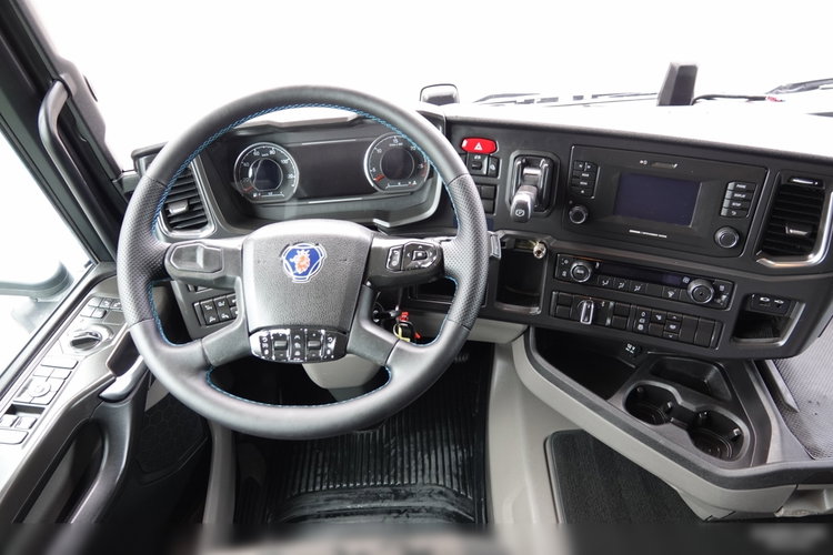 Scania R 410 / LNG / RETARDER / PRZÓD NA PODUSZKACH / 2020 ROK zdjęcie 33