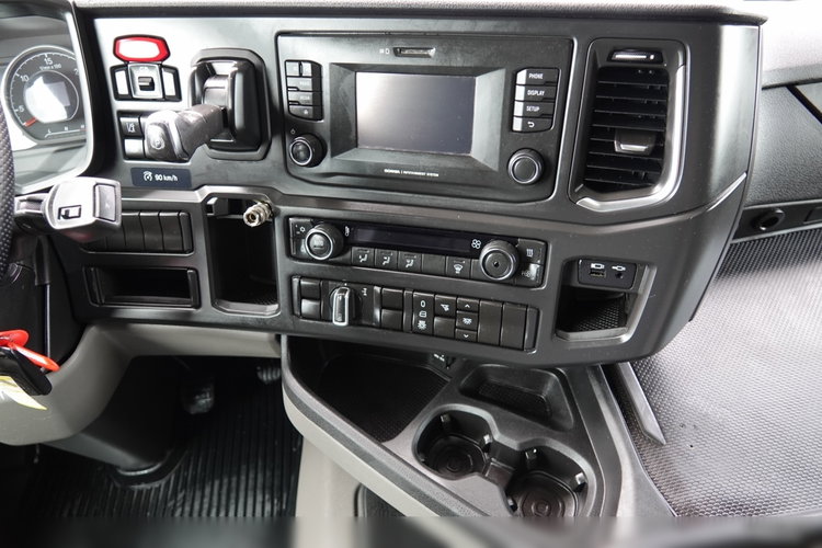 Scania R 410 / LNG / RETARDER / PRZÓD NA PODUSZKACH / 2020 ROK zdjęcie 34