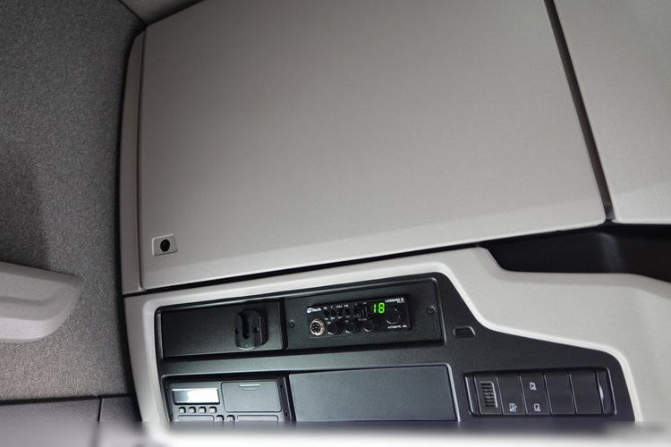 Scania R 410 / LNG / RETARDER / PRZÓD NA PODUSZKACH / 2020 ROK zdjęcie 37