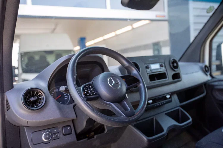 Mercedes Sprinter 515 KONTENER + WINDA koła bliźniaki zdjęcie 9