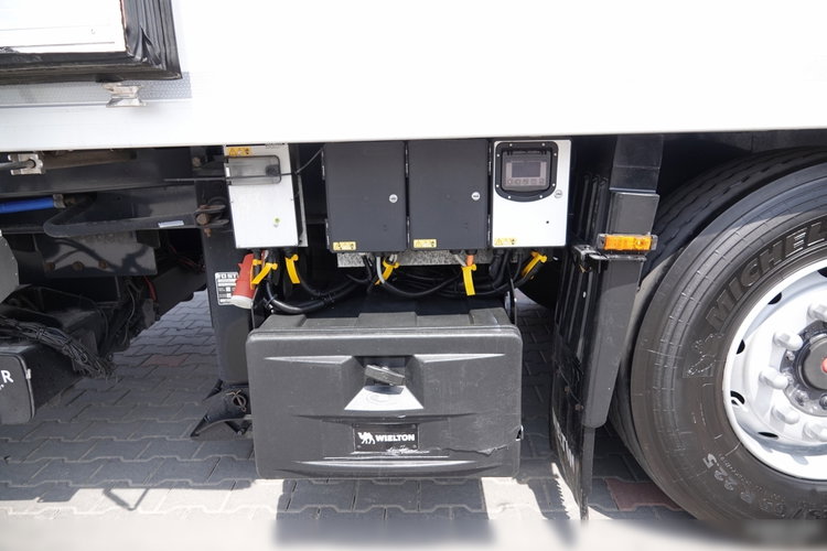 Scania P 410 / CHŁODNIA / ZESTAW TANDEM / PRZEJAZDOWY / 3x Agregat THERMO KING - FRIGO BLOCK / 3x WINDA ZAŁADOWCZA / MUTITEMPERATURA  PO ZŁOTYM KONTRAKCIE SERWISOWYM / 6x2 zdjęcie 51