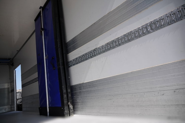 Scania P 410 / CHŁODNIA / SLÓWKA  / Agregat THERMO KING - FRIGO BLOCK / 2X WINDA ZAŁADOWCZA / MUTITEMPERATURA / PO ZŁOTYM KONTRAKCIE SERWISOWYM / zdjęcie 17