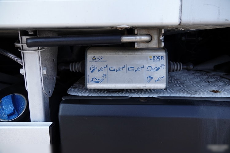 Scania P 410 / CHŁODNIA / SLÓWKA  / Agregat THERMO KING - FRIGO BLOCK / 2X WINDA ZAŁADOWCZA / MUTITEMPERATURA / PO ZŁOTYM KONTRAKCIE SERWISOWYM / zdjęcie 28