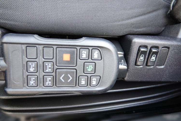 Scania P 410 / CHŁODNIA / SLÓWKA  / Agregat THERMO KING - FRIGO BLOCK / 2X WINDA ZAŁADOWCZA / MUTITEMPERATURA / PO ZŁOTYM KONTRAKCIE SERWISOWYM / zdjęcie 37