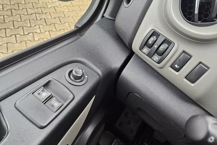 Renault Trafic Long 64900zł NETTO Brygadówka 6 osób 1.6 dCi/125KM zdjęcie 20